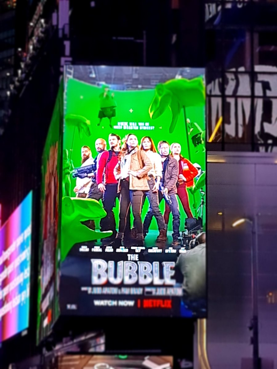 Man like <a href="/GuzKhanOfficial/">Guz Khan 🥶</a> in the bright lights at Times Square 👏🏻👏🏻👏🏻