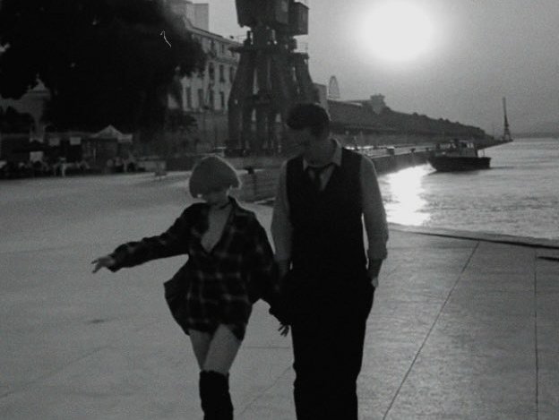 writerflagui's tweet image. Pretty Woman | au flagui

Onde Guilherme é convidado para o casamento da sua melhor amiga e precisa de uma acompanhante que aceite fingir ser sua namorada. E então Flávia cruza o seu caminho.

Ou

Duas semanas juntos poderiam mudar suas vidas para sempre?