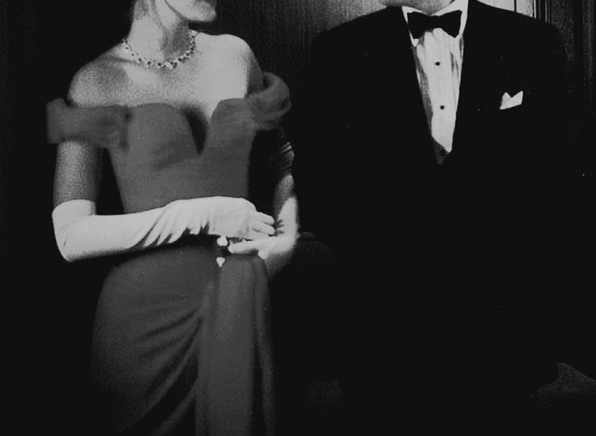 writerflagui's tweet image. Pretty Woman | au flagui

Onde Guilherme é convidado para o casamento da sua melhor amiga e precisa de uma acompanhante que aceite fingir ser sua namorada. E então Flávia cruza o seu caminho.

Ou

Duas semanas juntos poderiam mudar suas vidas para sempre?