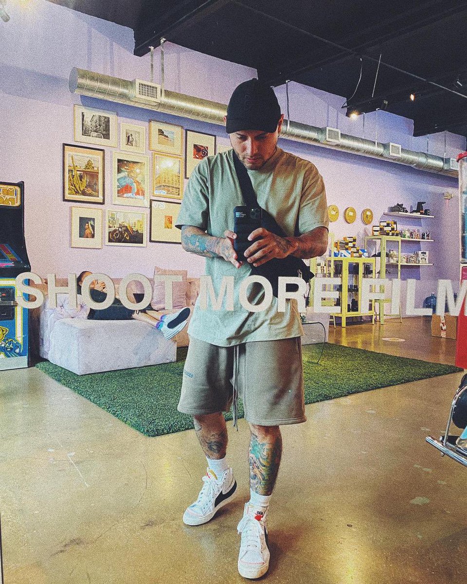 elrepocam's tweet photo. Today! From the photo toy house in #Miami @Bellowsfilms and the #selfie for my #NFTs community @sneakerheadsoff 🔥 https://t.co/yGnsXSpYmd