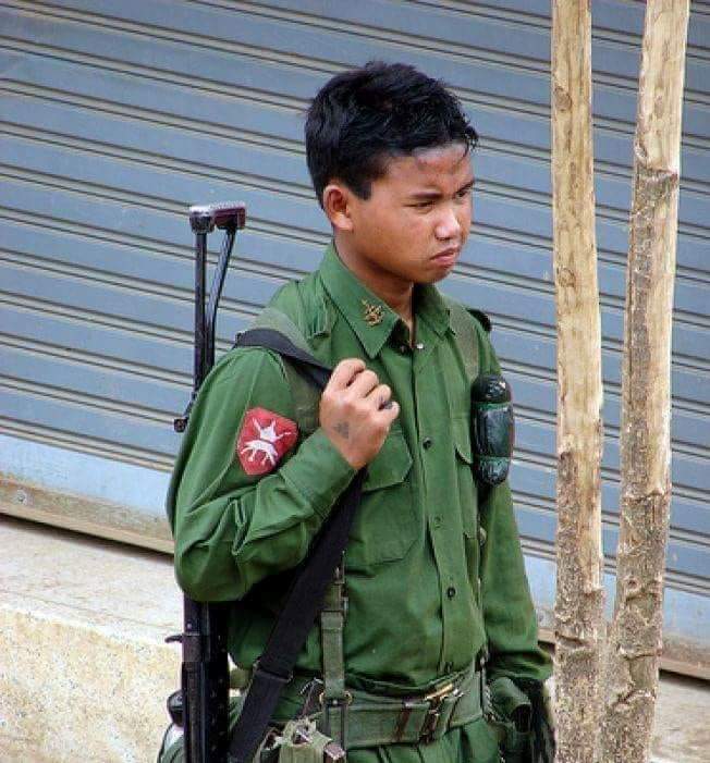 မင်းအောင်လှိုင်စစ်တပ်ထဲတွင် စစ်သည်များ ထွက်ပြေးမည်စိုး၍ မှတ်ပုံတင်များ သိမ်းယူ၊ မှတ်ပုံတင်မရှိလျှင် ခရီးသွား ခွင့်မပြု မူဝါဒအရ စစ်သည်များ အပြင်ထွက်ခရီးသွားရန် မလွယ်ကူတော့

ရန်ကုန်၊ ဧပြီ ၅
Read More -> t.me/khitthitnews/3…