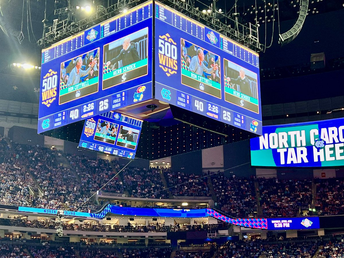 jacque_cottrell's tweet photo. Encore…🧡🏀💙 https://t.co/hHuBfRkV1r