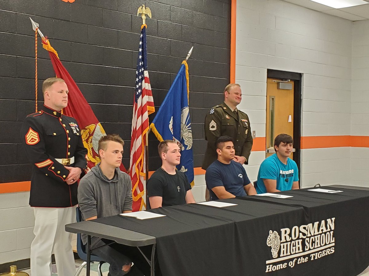 RosmanHS's tweet photo. We are proud to have held our 1st military signing day. Our school has many alumni who are decorated veterans. These 4 will be no exception. #USMCโฏโฏโฏ #USArmy #militarysigning #recruit @TransylvaniaSch https://t.co/TZ655enpGL