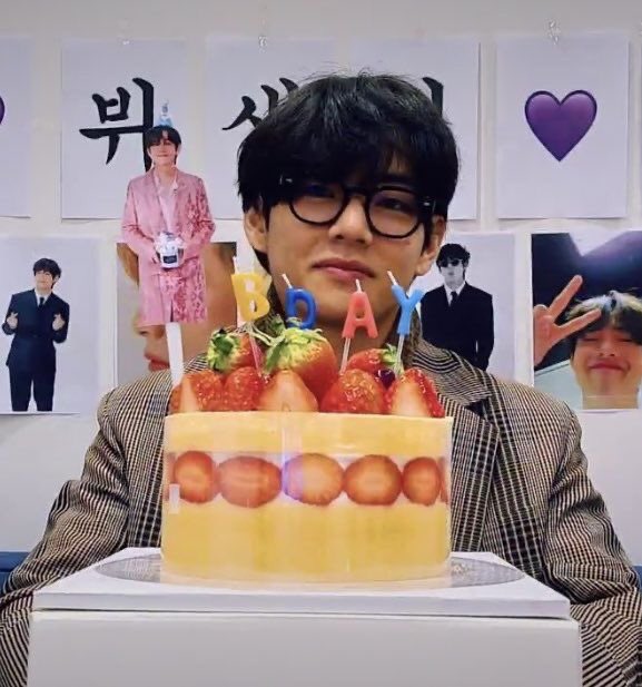 vantgIitter's tweet photo. HOJE É MEU ANIVERSÁRIOOOOOOOOOOOOO QUEM ME DER PARABÉNS O JUNGKOOK VAI RESPONDER NO INSTAGRAM!! https://t.co/TMSE86PxUq