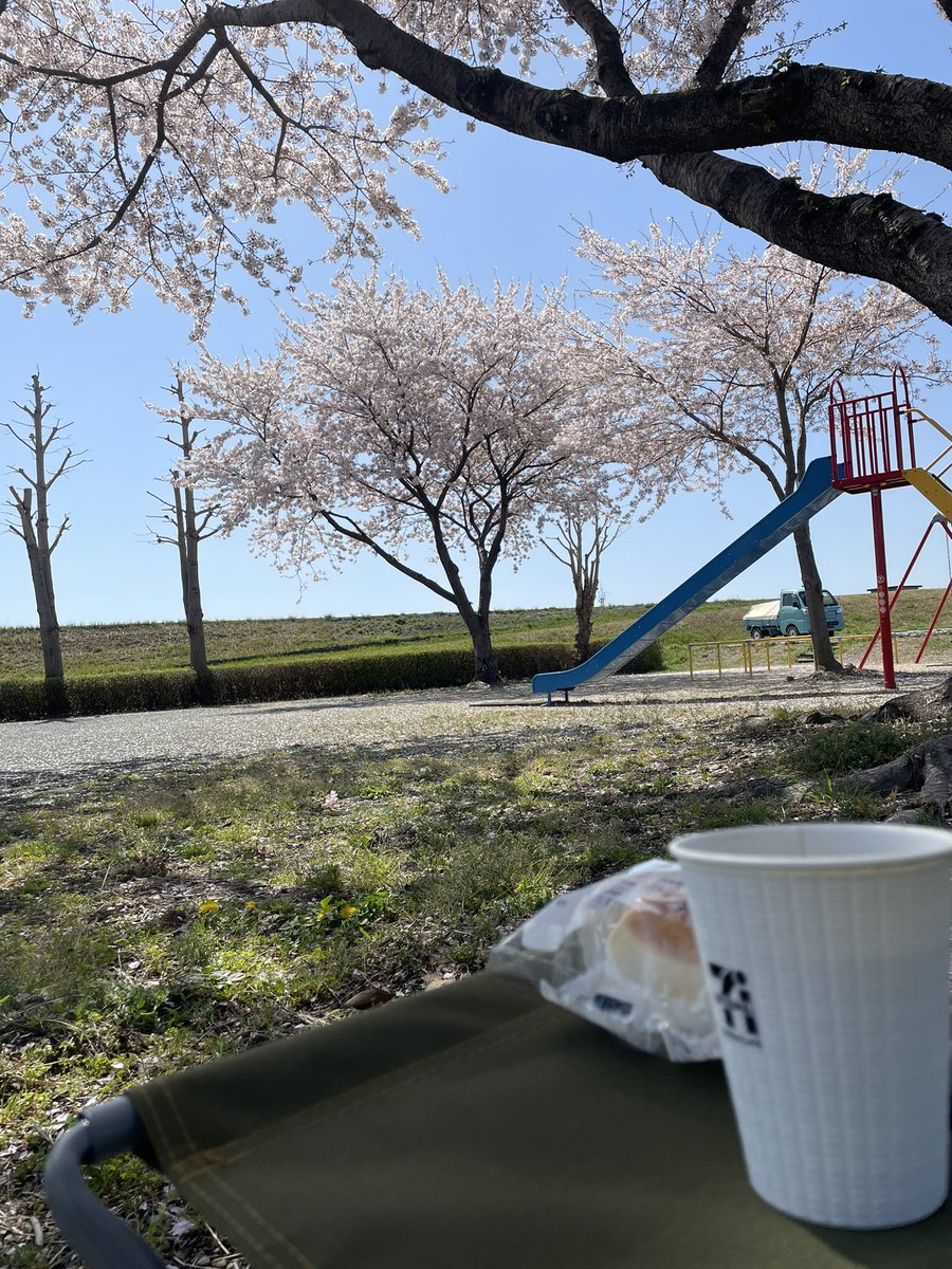 Hamiko (@hamiko_ko) on Twitter photo 農園を抜け出して、お花見休憩🌸
軽トラに小さいイスを常備してあるから、
セブンでコーヒーとスイーツ買ってまったりしちゃった😋
午後からお仕事頑張りまーす💪 農園を抜け出して、お花見休憩🌸
軽トラに小さいイスを常備してあるから、
セブンでコーヒーとスイーツ買ってまったりしちゃった😋
午後からお仕事頑張りまーす💪
