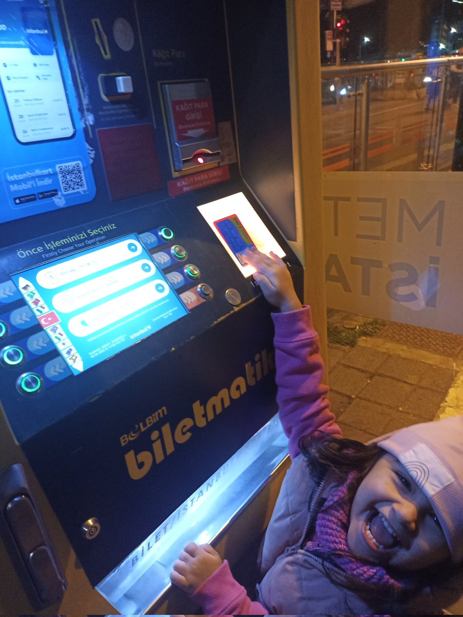 Benim aşkıma bakın ben akbil doldururken oda doldurmak istedi ve sonuç jdjdjfhjshdjsbjdhddj🥰🥰🥰🥰