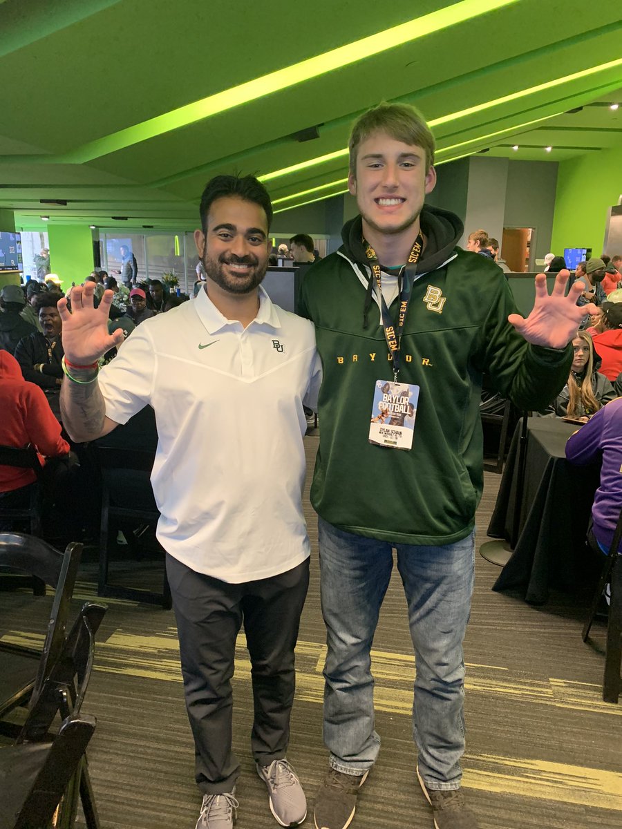 Wasn’t on twitter at the time, but I also want to thank <a href="/Baylor/">Baylor University</a> <a href="/Coach_AAnand/">Aman Anand</a> for having me out this past fall for the Texas Tech game. Atmosphere at Mclane is different. #SicEm 💚💛