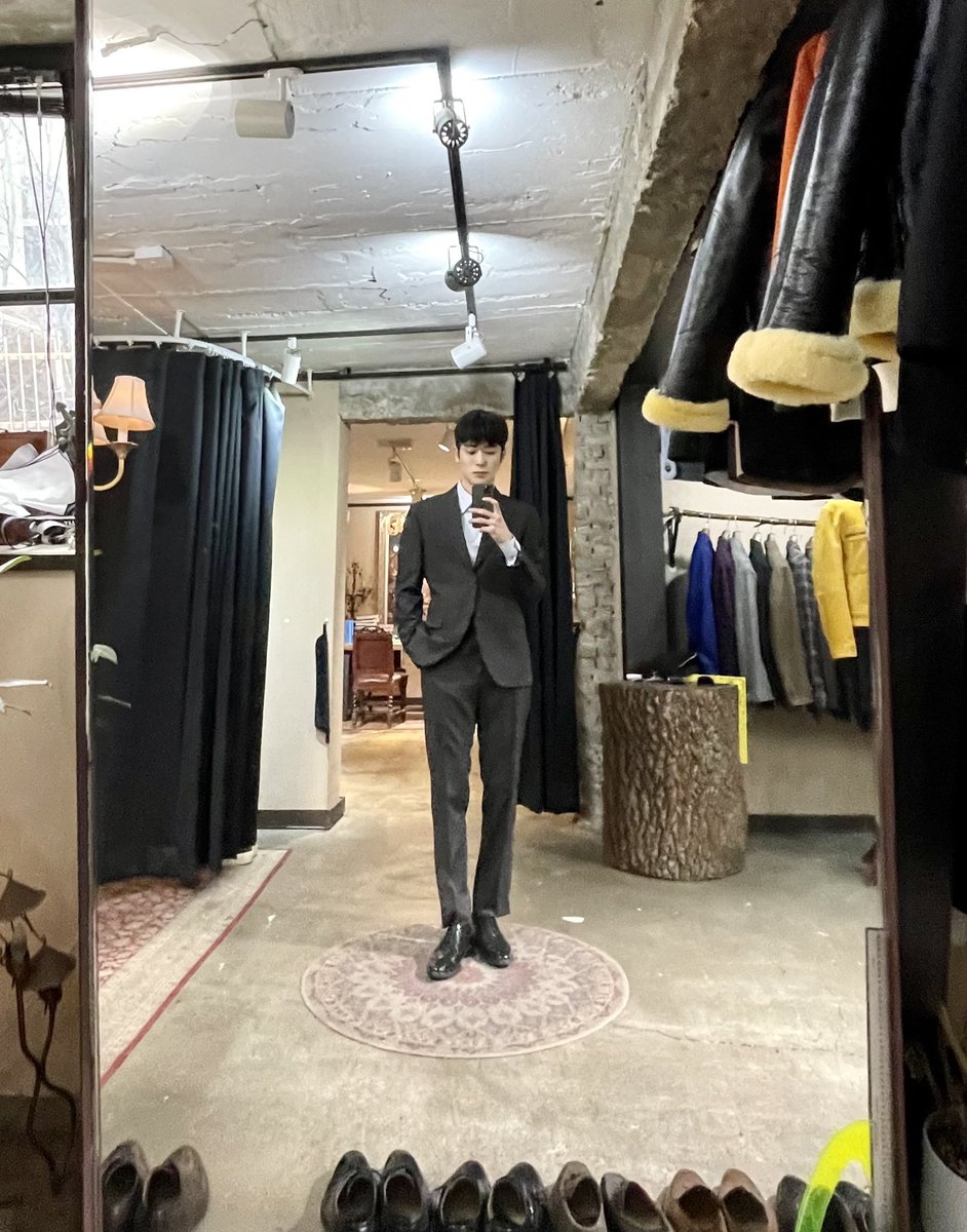 jaehyunpetals's tweet image. charcoal color single suit made by Jaehyun 🖤