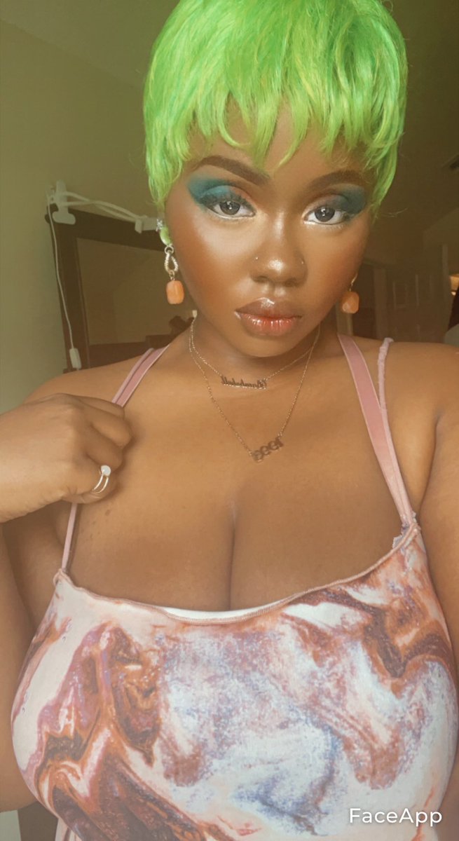 GapeeMusic's tweet photo. Greeeen #ArtistOnTwitter #Melanin #greenhair #model #plussizefashion #BlackGirlMagic #makeupartist #queen #blackartist https://t.co/e9lyqwQJr5