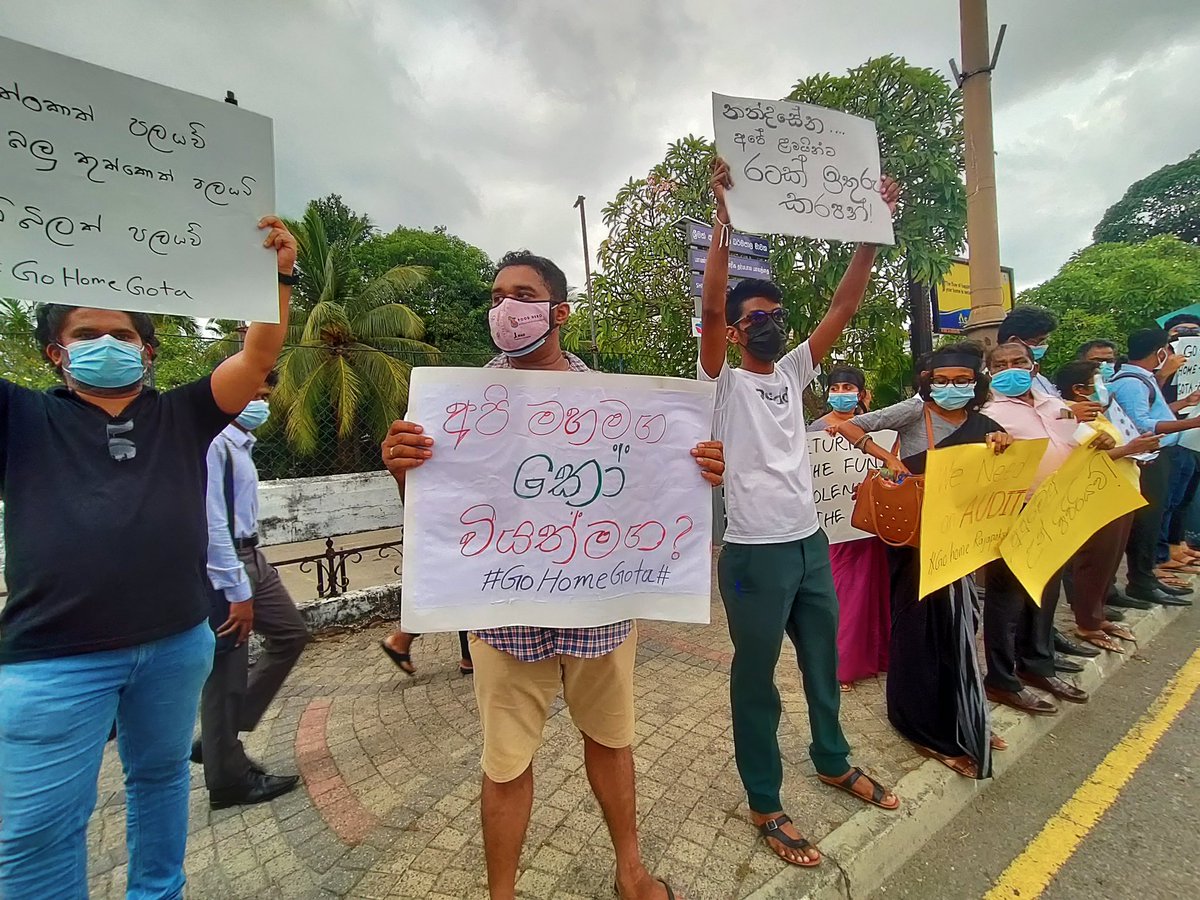 Also_Natashaaaa's tweet photo. Last night from Lipton! #GoHomeRajapakshas #GoHomeGota #SriLankaEconomicCrisis #TakeBackOurPower https://t.co/qbAqfmE3o1