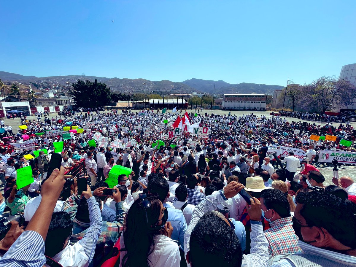 humbertodiaz22's tweet photo. Hoy felicito a la militancia de la 7 regiones del Estado,a los líderes de sector,sección,mujeres y hombres que juntos hoy reiteramos el apoyo a la fórmula que encabeza @MaPilarVadilloR y @AleBravoAb para la dirigencia de nuestro instituto político.#QueVivaElPRI #QueVivaGuerrero https://t.co/zLPakhcCow