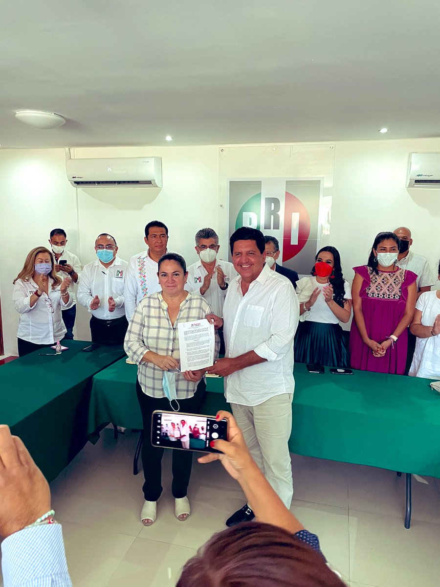humbertodiaz22's tweet photo. Hoy felicito a la militancia de la 7 regiones del Estado,a los líderes de sector,sección,mujeres y hombres que juntos hoy reiteramos el apoyo a la fórmula que encabeza @MaPilarVadilloR y @AleBravoAb para la dirigencia de nuestro instituto político.#QueVivaElPRI #QueVivaGuerrero https://t.co/zLPakhcCow