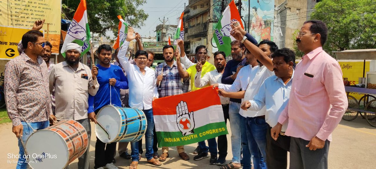 VishalDungdung1's tweet photo. महंगाई मुक्त भारत अभियान अंतर्गत केंद्र सरकार का विरोध प्रदर्शन। #लोहरदगा #झारखंड #महंगाई_डायन_खाय_जात @_AltafAnsari @avinashpandeinc @Allavaru @AbhijitRajINC @IYCJharkhand @srinivasiyc @AmanRaja50 @Roy_Saaheb @Bhakt_Berojgar @bairoajgarihssd @mayur_jha @BigaPahan @___Ramholkar https://t.co/X1YhVyglT9