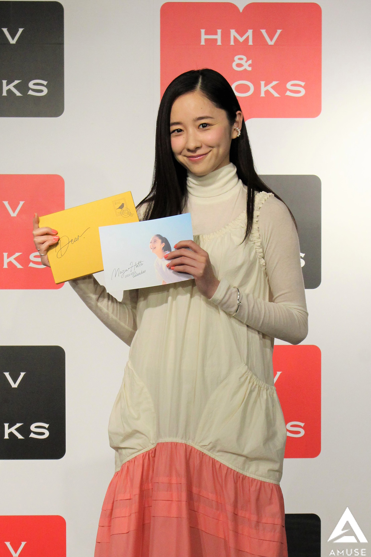 新品・未使用・未開封】堀田真由2022-2023 直筆サイン入り