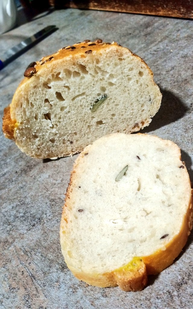 nico_patrascu's tweet photo. Bread with seeds...slice! #breadwithseeds #slicebread https://t.co/ISJMUP21dG