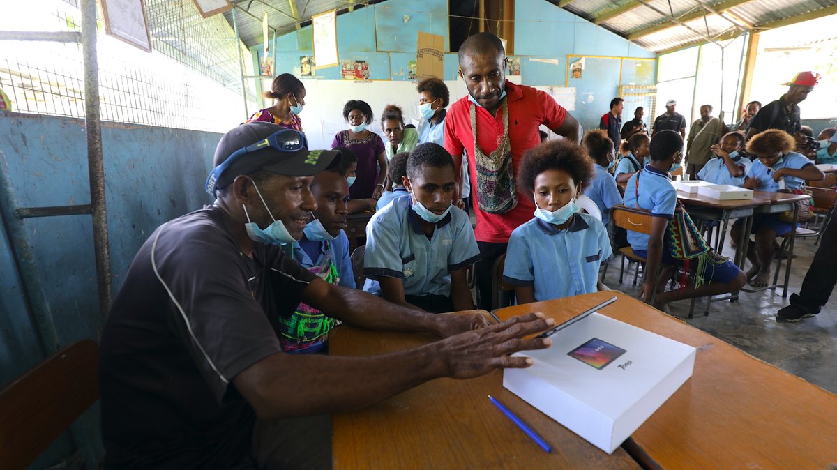 wafigolpujv's tweet photo. The Wafi-Golpu Joint Venture rolls out a Teacher in a Box (TIB) e-Learning Program to selected primary schools as part of its commitment to improving child education in our host communities. Read about it at https://t.co/AGD7iZXg2r https://t.co/rZVVCcdoS3