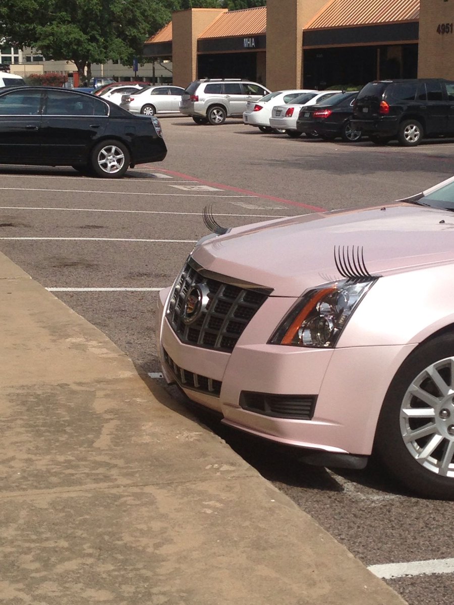 gabareceptor's tweet photo. vision board 🧿🤞soul vibrating on carro rosa da mary kay com cilios naturais frequency rn https://t.co/V6zJBw1AU7