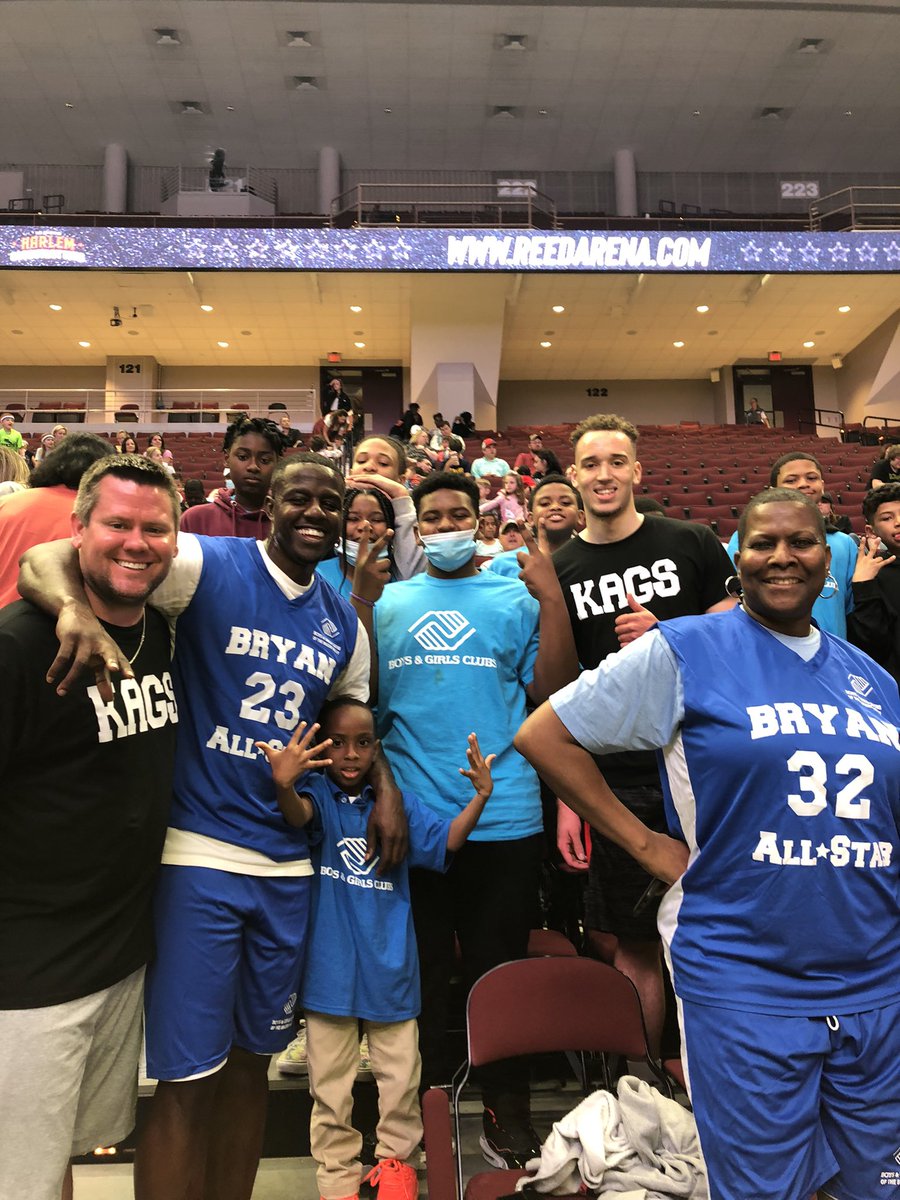 Jordan_Adams4's tweet photo. The Boys and Girls Club of the Brazos Valley + @KAGSnews = Undefeated 🤝🏀 https://t.co/O4FTk9A8dm