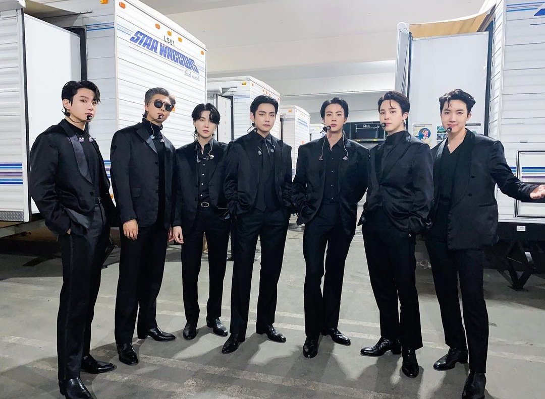 BFansmx's tweet photo. Hermosos 
#BTSARMY 
#BTSxGrammys 
#BTS https://t.co/1YdIrUMEg5