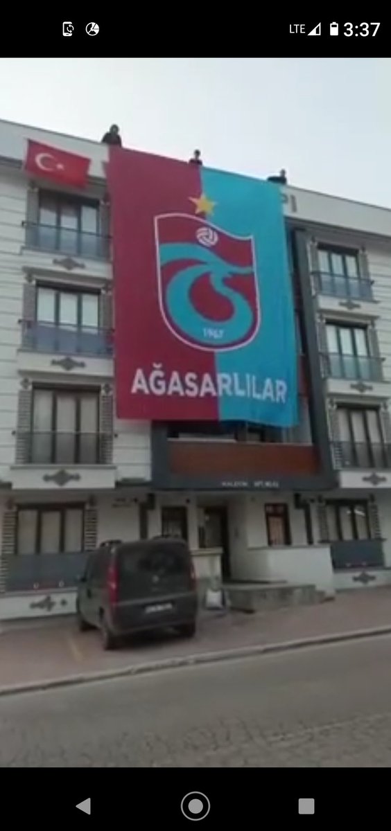 #yasakelma #Hakim pazartesi dizilerinde Atv de Hakim de duble yollar ve viyadukler gosterilirken Fox 🦊 da yasak elma da surekli  hayat pahaliligindan bahsedildi.