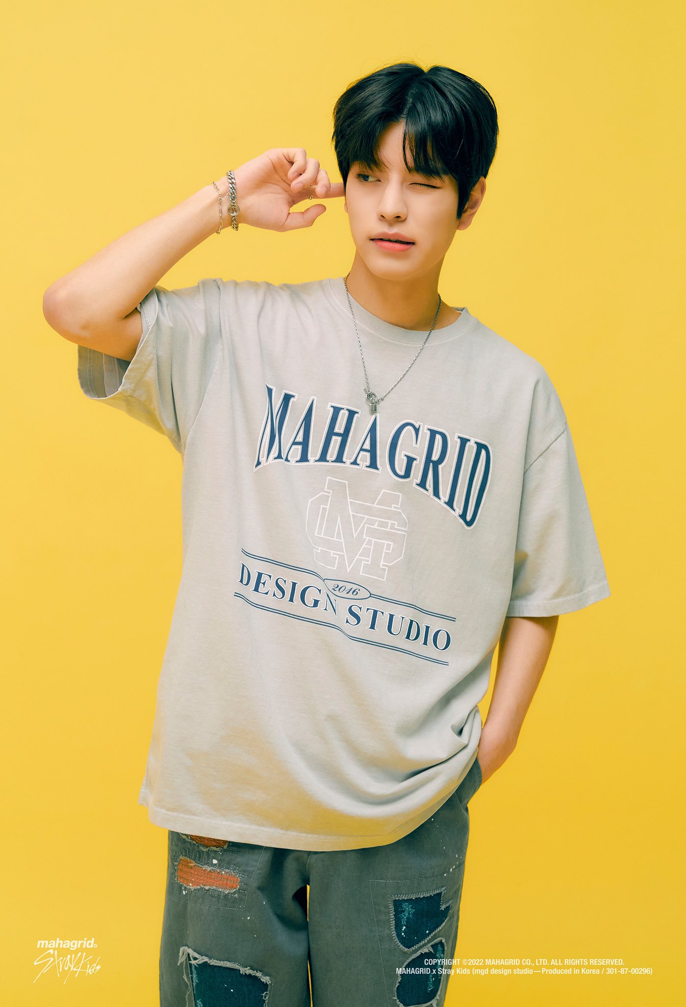 驚きの安さ 【新品】MAHAGRID MAHAGRID✕StrayKidsコラボ♡赤のTシャツ