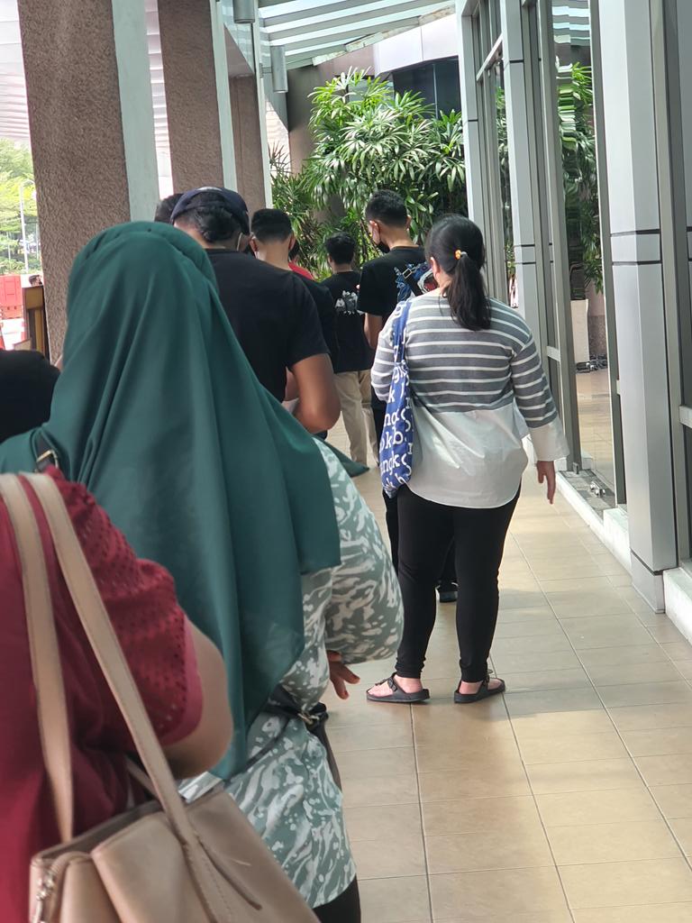 Sungguh memalukan lah Pejabat Kwsp !! Sepatutnya ubah system yang memudahkan rakyat Malaysia bukan membebankan !!! Malu saya bukan duit Kwsp tapi duit rakyat