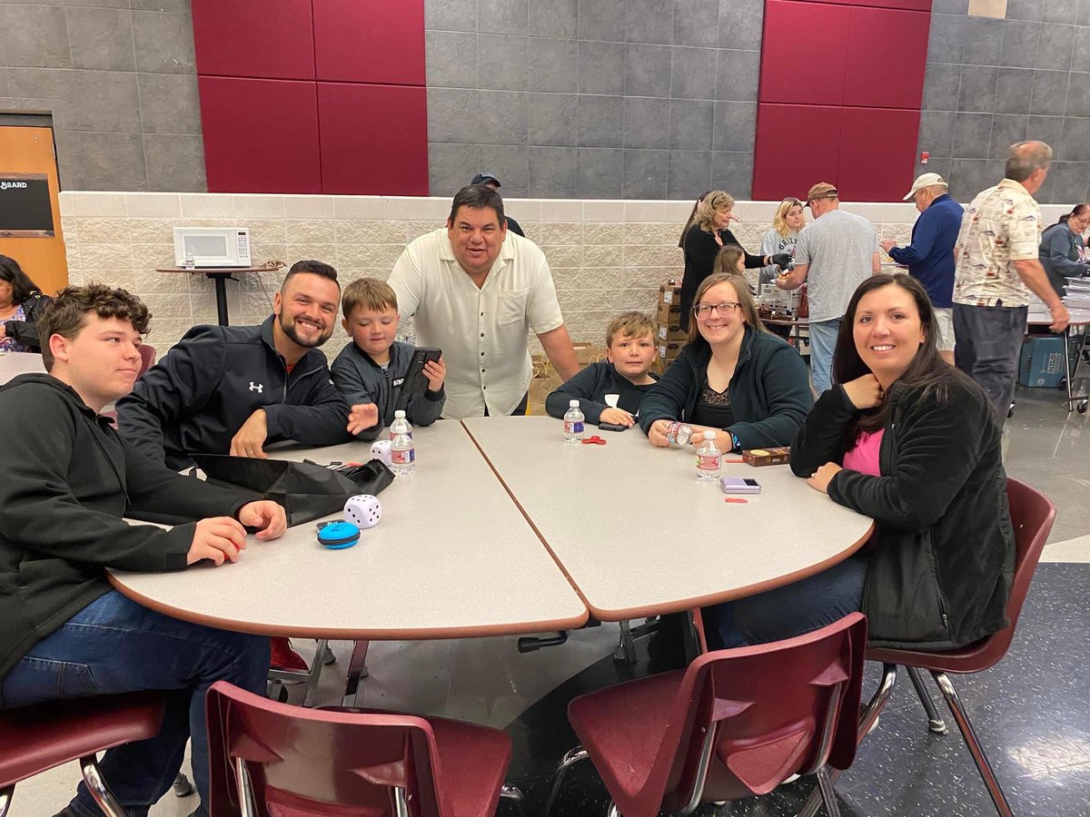 joedeerecnd13's tweet photo. Great turnout at D13 Community Event &amp; Dinner this evening. It sure was nice to see everyone this evening. Wado to all who came &amp; all who volunteered to make this event a success. 
#CherokeeNation
#D13
#community https://t.co/RIskpXCPfE