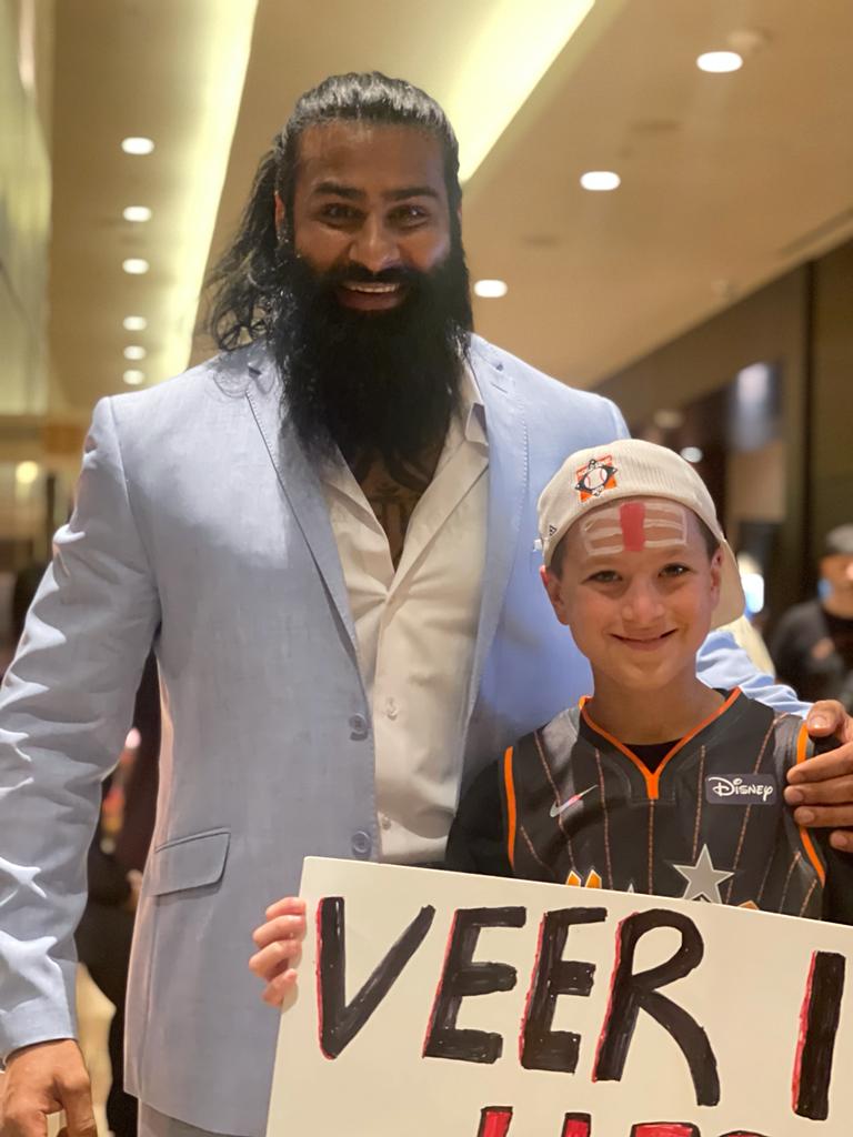 VeerMahaan's tweet photo. If you ask me why I work so hard.
This is why.
This. All about my fans. Anyone says any different, they're lying. https://t.co/a79EKy6njX