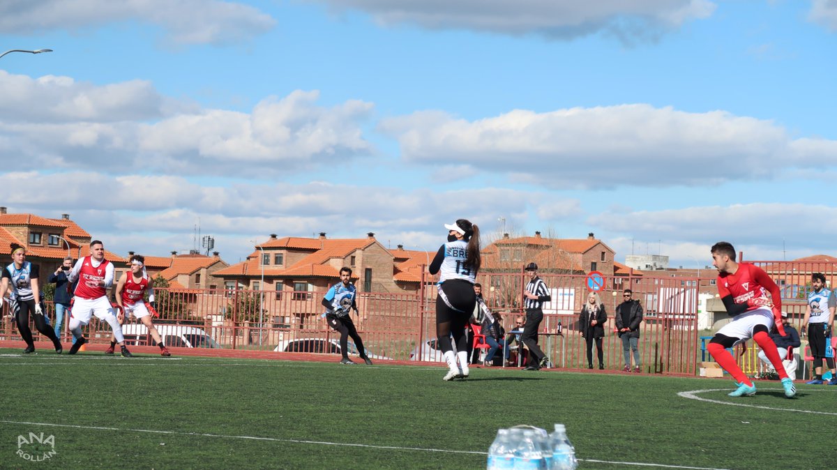 ExtremaduraFAFF's tweet photo. 🧵 Hilo de 🗞️ actualidad de todo el finde‼️

Mérida #Romanos⚔️ venció en la Jornada 4⃣ de Salamanca a #Ducks🦆 por 27-19 y empató 33-33 ante #Vitors☑️.

🔝 Son campeones de la fase regular y acogerán los Playoffs.

#Ducks🦆 ganó 38-6 a #Vitors☑️.

ℹ️⤵️
https://t.co/64CscCOpiY https://t.co/mB9QnXJQXx