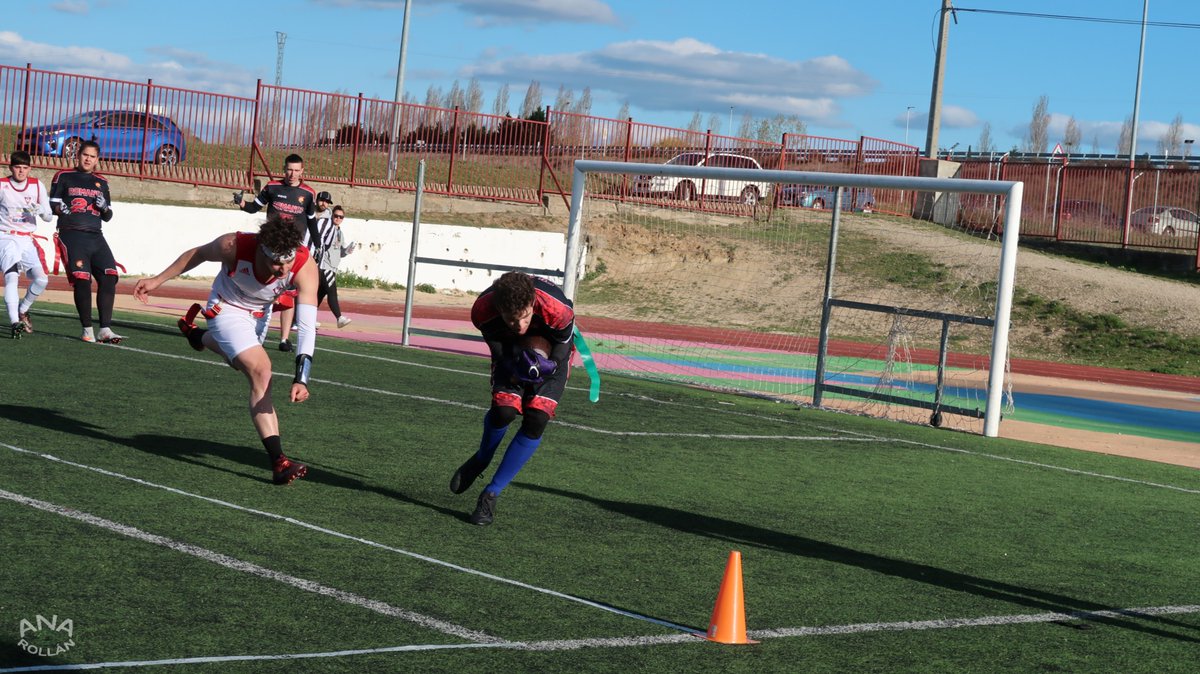 ExtremaduraFAFF's tweet photo. 🧵 Hilo de 🗞️ actualidad de todo el finde‼️

Mérida #Romanos⚔️ venció en la Jornada 4⃣ de Salamanca a #Ducks🦆 por 27-19 y empató 33-33 ante #Vitors☑️.

🔝 Son campeones de la fase regular y acogerán los Playoffs.

#Ducks🦆 ganó 38-6 a #Vitors☑️.

ℹ️⤵️
https://t.co/64CscCOpiY https://t.co/mB9QnXJQXx