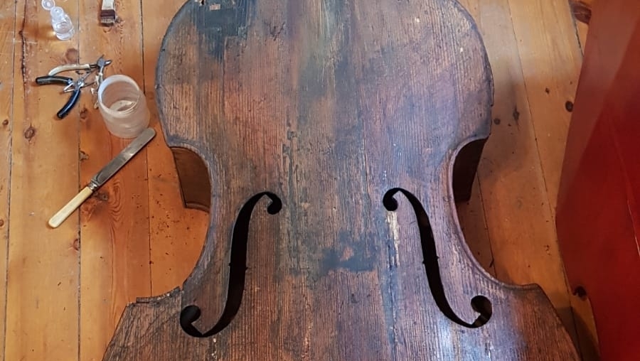 This gorgeous double bass is in for a full restoration.
Make sure to keep an eye out for its progress.
#restoration #double bass #classicalmusic #jazzlovers