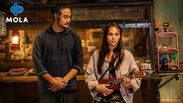 CenayangFilm's tweet photo. Dwi Sasono sebagai mas-mas angkringan dan tamu-tamunya yang problematik.

Hangat, misterius, feel-nya "aneh dan kelam", tapi tetaplah menyenangkan. 

6 episode, masing-masing cuma belasan menit. Paling tepat ditonton langsung kelar sambil nunggu sahur. 

ANGKRINGAN

Ada di MOLA https://t.co/fU1oGszS41