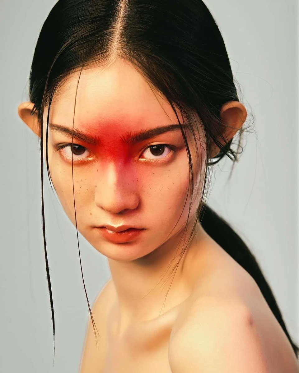 BeautifulBzarre's tweet photo. Photographer Alice Huang with a glimpse of the series ‘In Red’. Alice’s conceptual beauty shoots rely on minimal colour highlights and the fierce presence of the models.

#beautifulbizarre https://t.co/rXu3iOQOX6