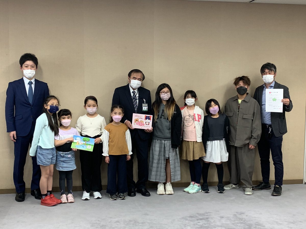 commu_town's tweet photo. 練馬区へ絵本の寄付を行いました‼️
#小学校
#練馬区全校

遂に小学校の図書室へ完備‼️ https://t.co/FbHJRBnbIx
