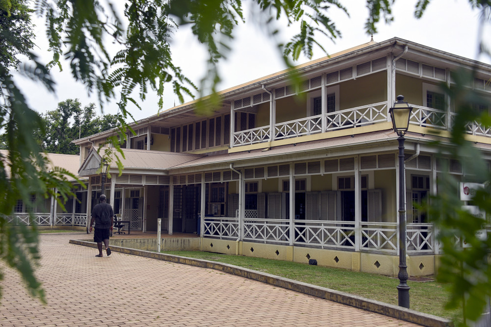 lncnc's tweet image. La démolition de la bibliothèque Bernheim est prévue pour octobre #nouvellecaledonie #bernheim #bibliotheque lnc.nc/article/cultur…