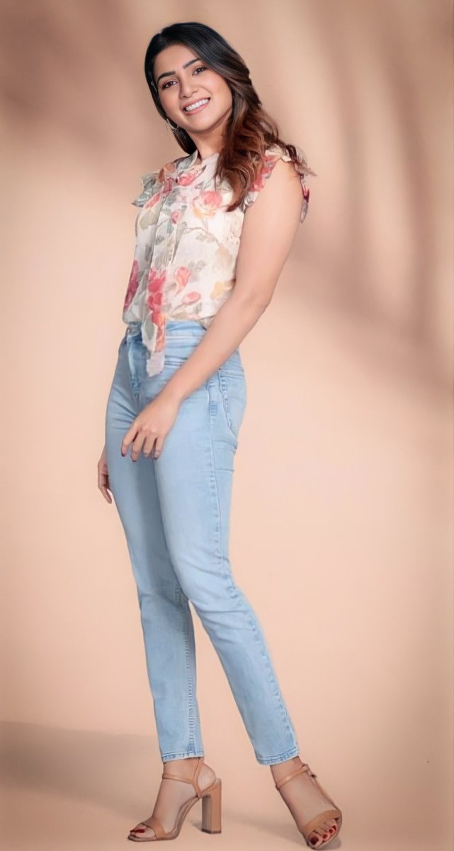 SamanthaFanFor1's tweet photo. Admiring Her dazzling Beauty ✨😍🥀
@Samanthaprabhu2
#SamanthaRuthPrabhu #Samantha https://t.co/akPRV9EJvO