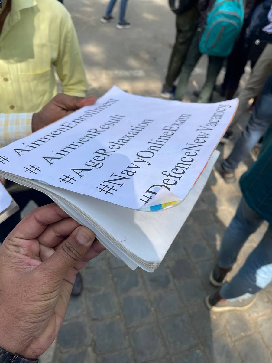 Kashupandey1's tweet photo. #armyexam #Armyrally  #Defencevacancy

#Jantarmantar 
#5aprile 
@aajtak @ZeeNews @ndtvindia @RahulGandhi @PMOIndia @rajnathsingh @drajaykumar_ias https://t.co/hDHvqb5jK4