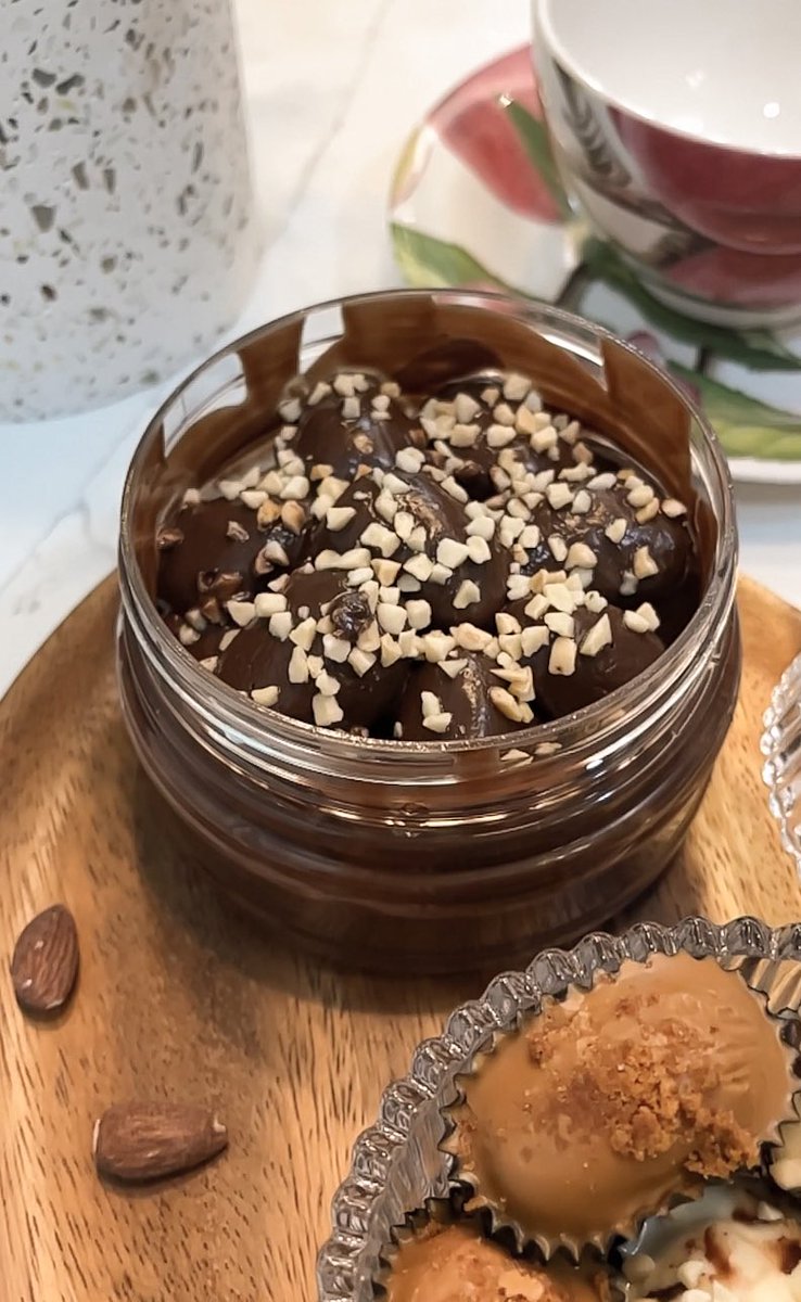 chocojerrhq's tweet photo. Guys dah boleh pre-order Almond London! Kalau korang antara 100 pembeli pertama boleh dapat sampul duit raya Chocojerr yang cute ni tau! 💕

#almondlondon
#AlmondCookie 
#chocojerrviral https://t.co/aEXlp9vASD