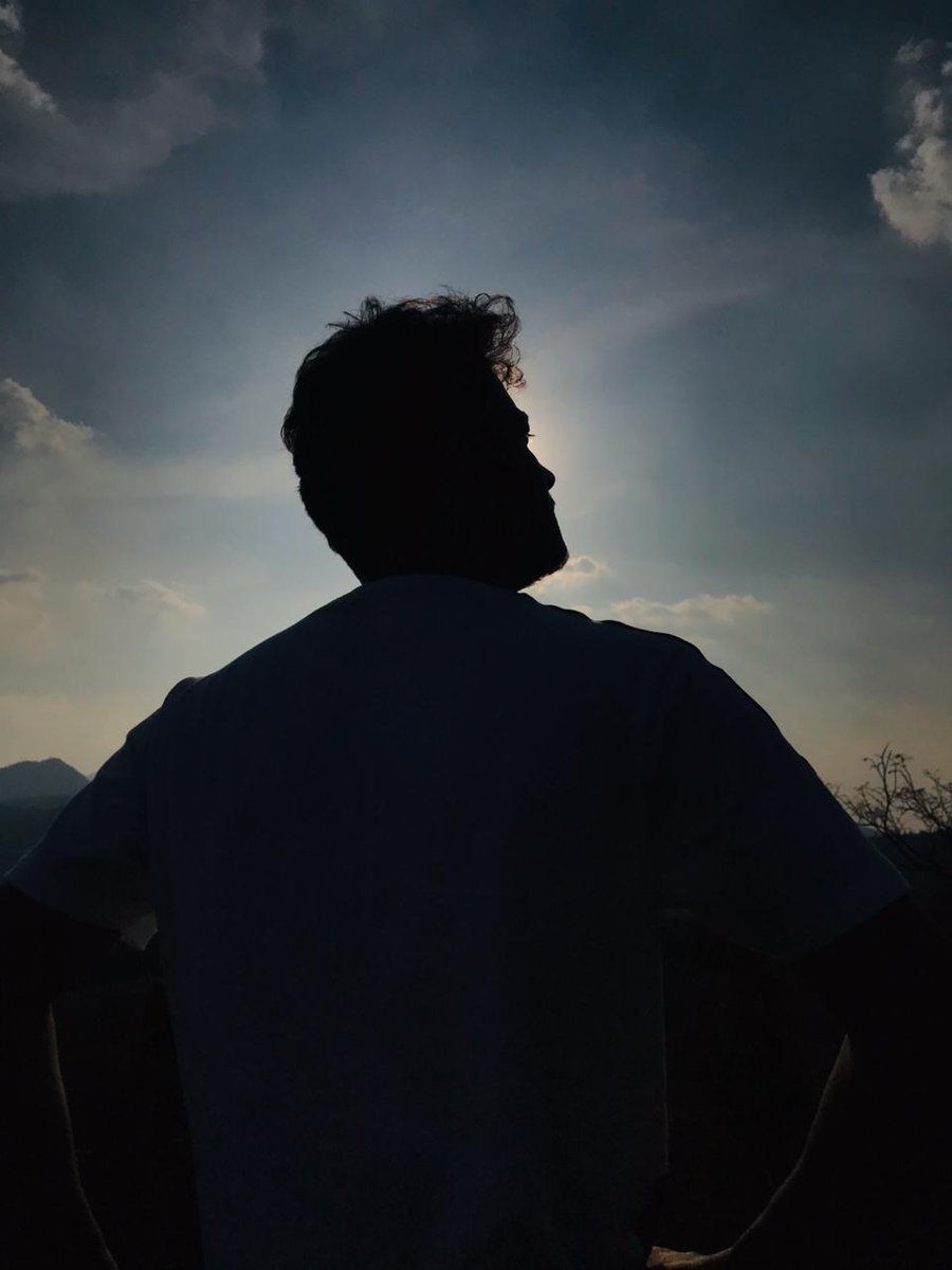 targariyan's tweet photo. Once a fan always a fan🤘❤ love u thalaivaa ❤❤❤ @rajinikanth
#thalaiavar169 https://t.co/iIO2L1v06R