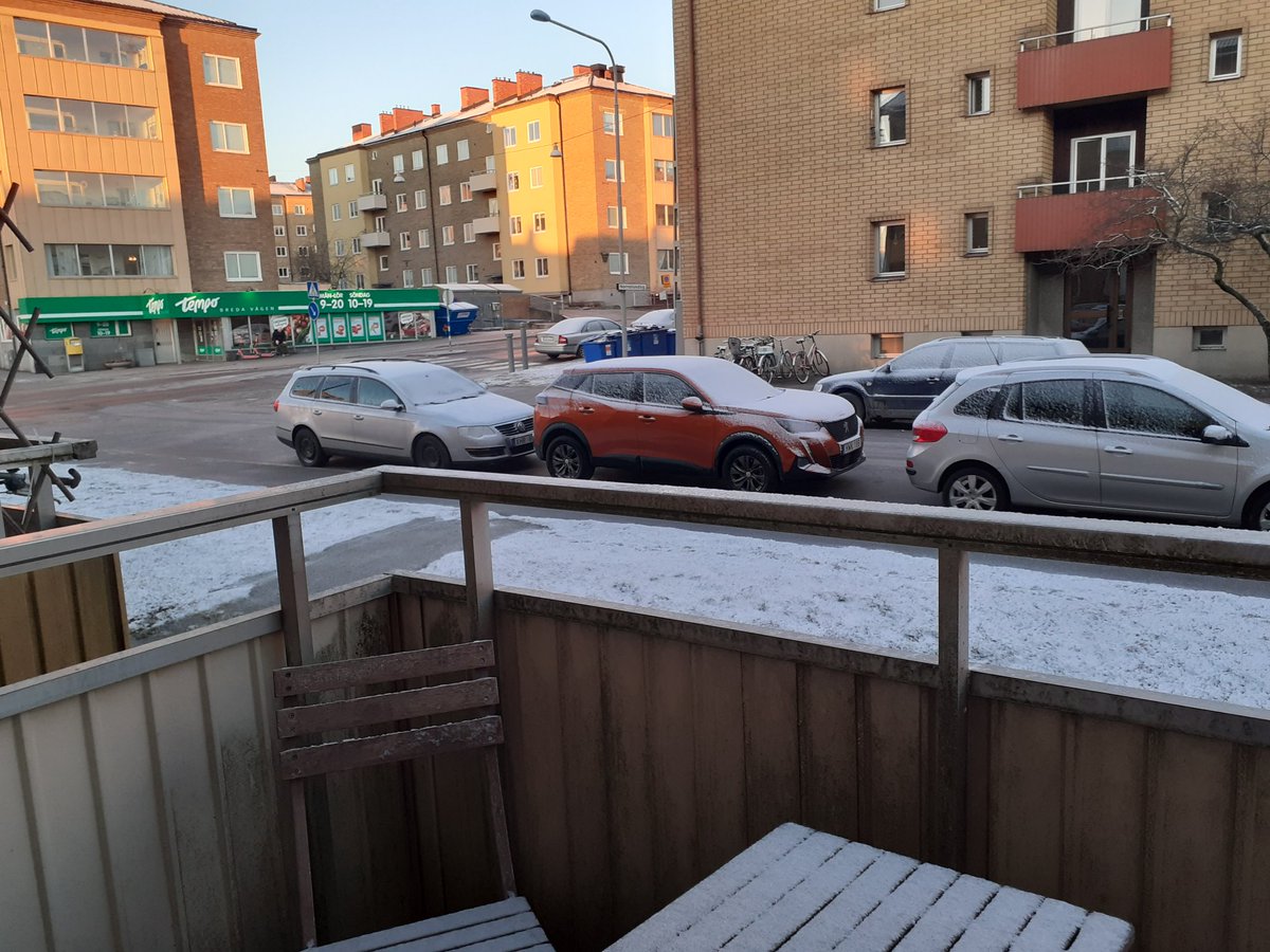 the_anyahmariaf's tweet photo. #snowisback โคโโ๏ธ #nofilter #home https://t.co/IeAjABeQ9a