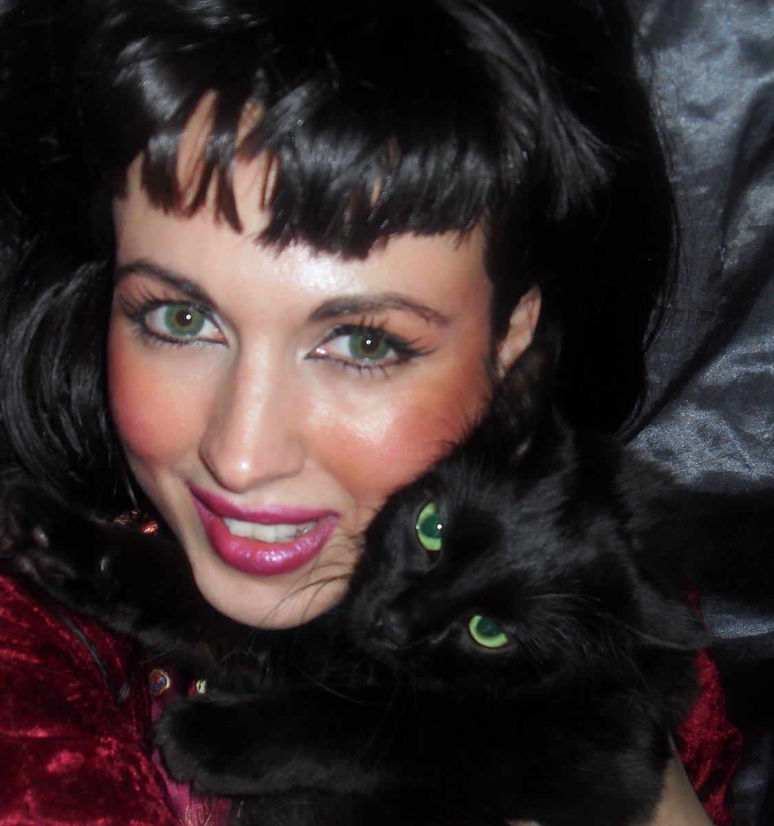 This is my beloved cat Nefertiti. Unconditional Love from a Cat is Precious, helps you to keep Emotionally Balanced. instagram.com/akashicgardens/
#cat #unconditionallove #EmotionalIntelligence #blackcats #happy #cute #esmeraldablossom #akashicgardens