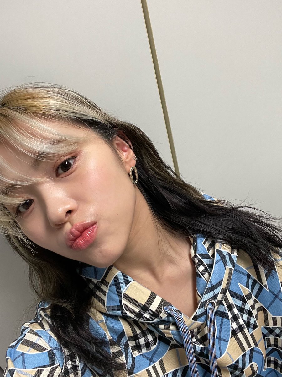 SRJF1LES's tweet photo. #류진 #RYUJIN https://t.co/khOtx26GBA