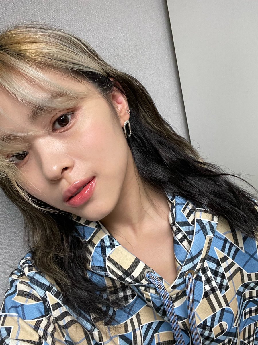 SRJF1LES's tweet photo. #류진 #RYUJIN https://t.co/khOtx26GBA