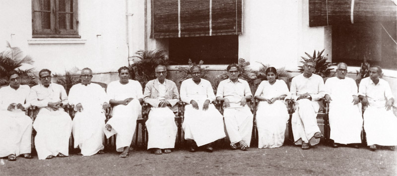 mvjkannur's tweet photo. 65 years have passed since the first communist ministry of independent India was sworn in, on April 5, 1957. The EMS Ministry laid foundation to the world-renowned #KeralaModel with its progressive, democratic policies like Land Reforms Ordinance&Education Bill.#CommunistHistory https://t.co/6l2G8XqkJ1
