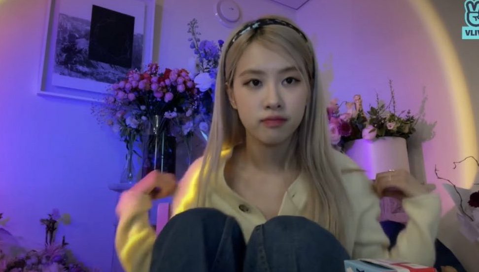 mojichao0's tweet image. อ๋อออออไฟโรเซ่ก็มาพบเจอบลิ้งท่านนึง 55555555555  ดูไม่ออกเลยเนาะว่าเป็นบลิ้ง 5555555555555555555 ไลฟ์หน้าขอออนเดอะกราวด์ร้องสด