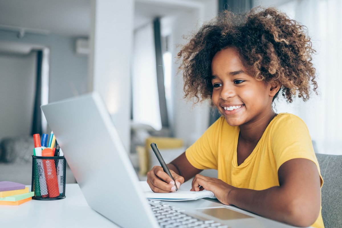 terrybk's tweet photo. Calling all students grades 2-6! Want to win up to $3,500 for you and your school? Showcase your creative talents by writing a comic about staying safe and being kind online. Enter in the #TELUSWise Footprint Contest today! https://t.co/JKSjyGMR5B 🎨👨‍🎨 https://t.co/hIN9XofJ9k
