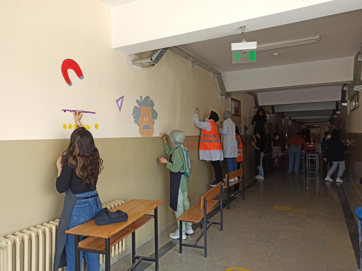 AsbuSks's tweet photo. ASBÜ Berceste Sanat Öğrenci Topluluğu tarafından 01/04/2022 tarihinde Hempa Çocuk Derneği işbirliğinde "Çocuklarla El Ele-Okul Duvarı Boyama" adlı sosyal sorumluluk projesi gerçekleştirildi. @ASBUedu @AsbuBerceste https://t.co/BxWxhf4UUO