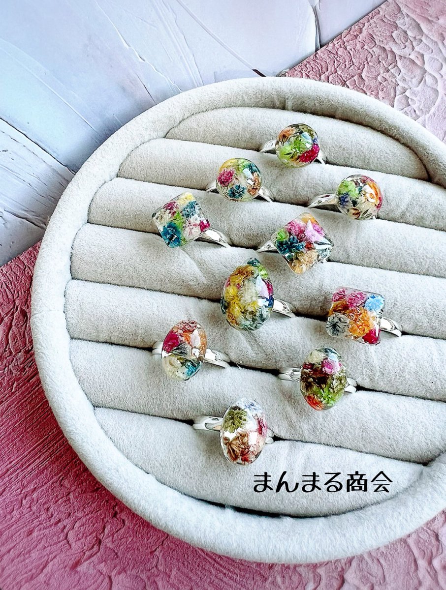 🎁数量限定ノベルティプレゼント🎁
今夜21時のお買い物より御用意致しました❤

minne↓ 
minne.com/@1nekoneko

Instagram↓
instagram.com/manmarushokai?…

#ハンドメイド好きさんと繋がりたい
#ハンドメイド
#レジン
#人魚の涙