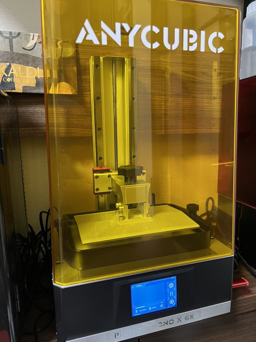 sandan_custom's tweet photo. 新しい3Dプリンタ購入。
現在とあるものを設計中なので実用化を出来る限り早くしたいです。ある界隈人にとっては嬉しいものだと思います。
#3Dプリンタ
#anycubic
#photomonoX6k https://t.co/0fUlN1m2cY