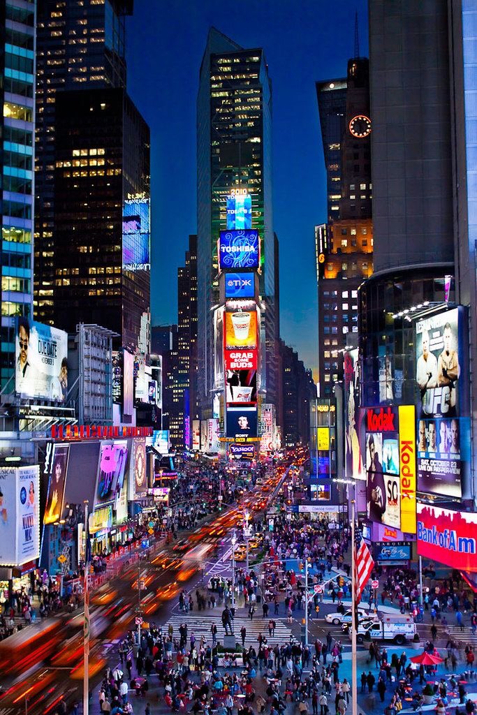 justtweettz's tweet photo. On Saturday night #Muslims broke fast in #TimesSquare 1500 meals provided & #Taraweeh prayers offered. Well nothing wrong. Can we expect #poojas #Aartis and #Prasadam distributions with #Langar as well? #JustAsking https://t.co/Jr9NWy1Ip3